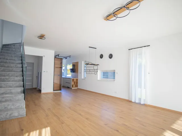 Kiadó ház Csömör 160 nm