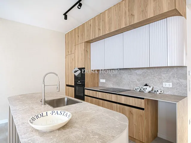 Eladó lakás Budapest V. kerület, Sörház utca 181 nm