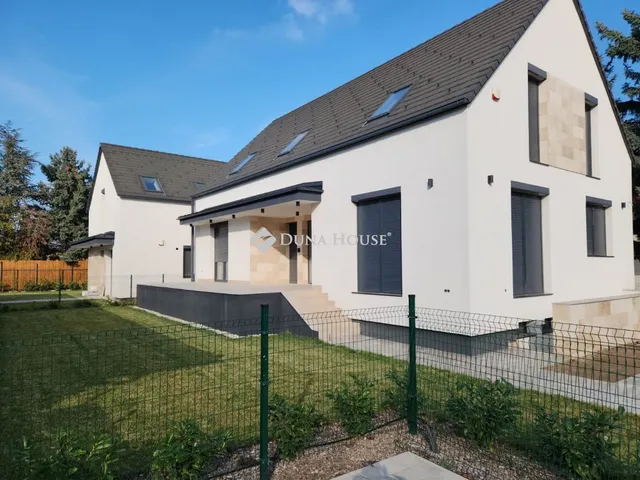 Eladó ház Siófok, Kökény utca 230 nm