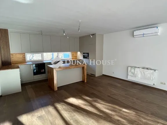 Eladó ház Budapest II. kerület, Vadetető utca 196 nm