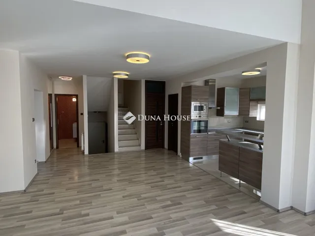 Kiadó ház Törökbálint 180 nm