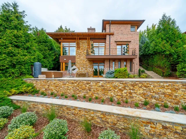 Kiadó ház Budapest XII. kerület, Arató utca 378 nm