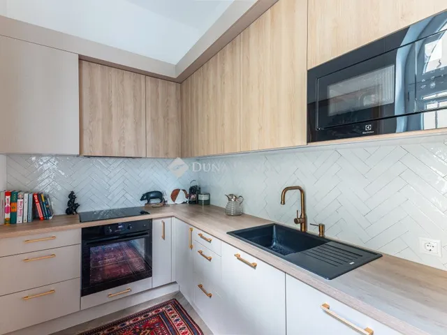 Eladó lakás Budapest II. kerület, Nyúl utca 156 nm