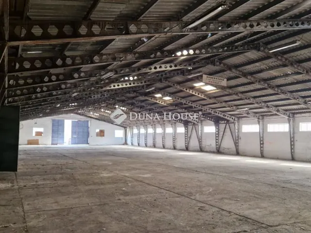 Kiadó kereskedelmi és ipari ingatlan Páty 1100 nm