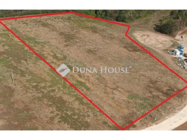 Eladó telek Veszprém 89425 nm