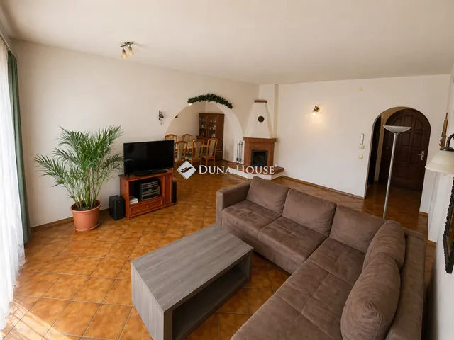 Eladó ház Budaörs, Budapesti út 458 nm