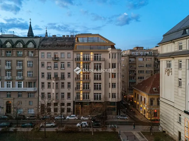 Eladó ház Budapest V. kerület, Március 15. tér 1704 nm