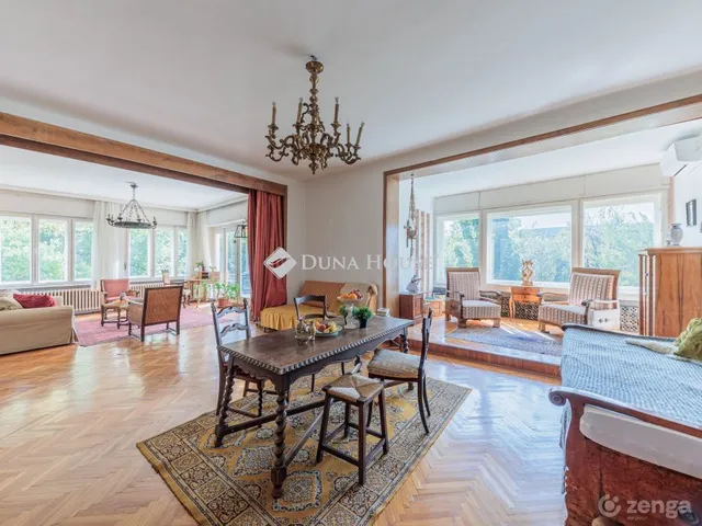 Eladó ház Budapest II. kerület, Lepke utca 248 nm