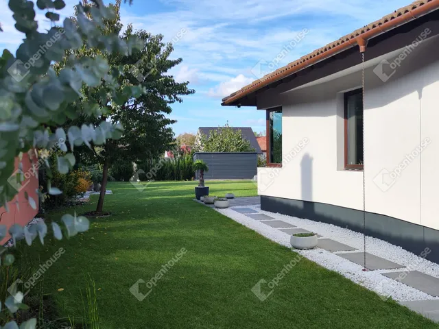 Eladó ház Győr, Győrszentiván 252 nm