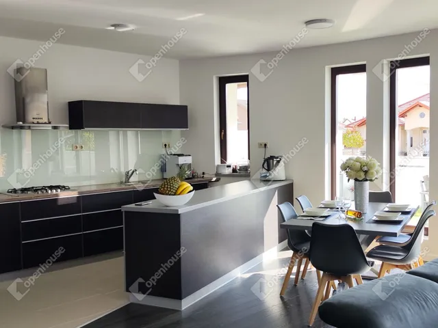 Eladó ház Győr, Győrszentiván 252 nm