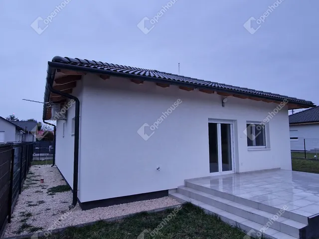 Eladó ház Siófok, Szabadifürdő 76 nm