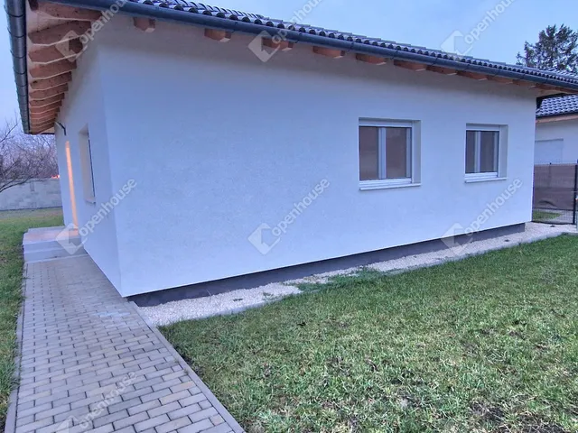 Eladó ház Siófok, Szabadifürdő 76 nm