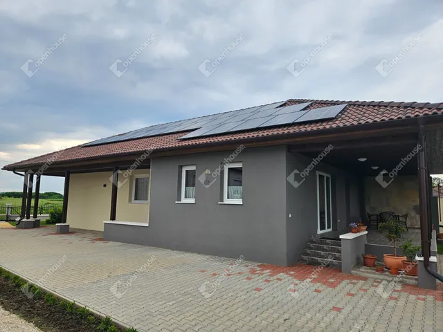 Eladó ház Mezőörs 141 nm