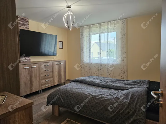 Eladó ház Pér 141 nm