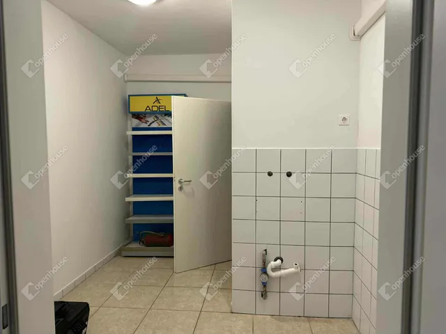 Kiadó kereskedelmi és ipari ingatlan Győr, Révfalu 44 nm