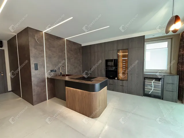 Eladó ház Győrújfalu 236 nm