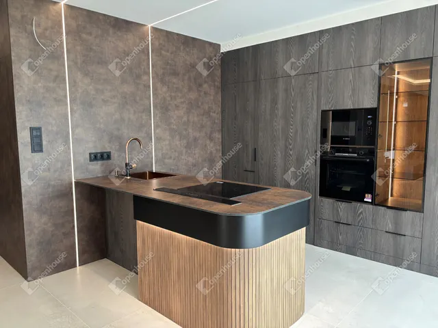 Eladó ház Győrújfalu 236 nm