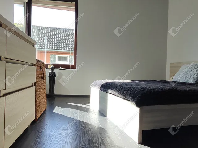 Eladó ház Győr, Győrszentiván 279 nm