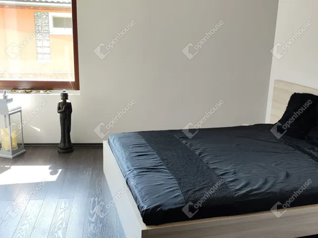 Eladó ház Győr, Győrszentiván 279 nm