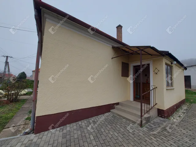 Eladó ház Tényő 70 nm