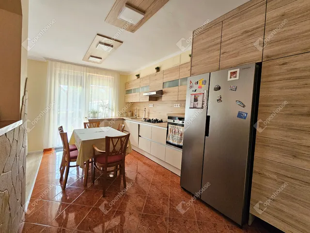 Eladó lakás Győr, Nádorváros 76 nm