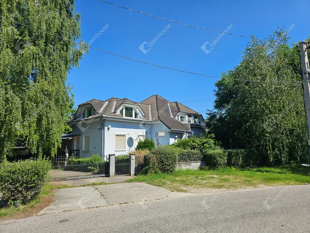 Eladó lakás Győrladamér 137 nm