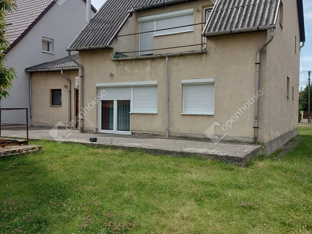 Eladó ház Győrújfalu 205 nm