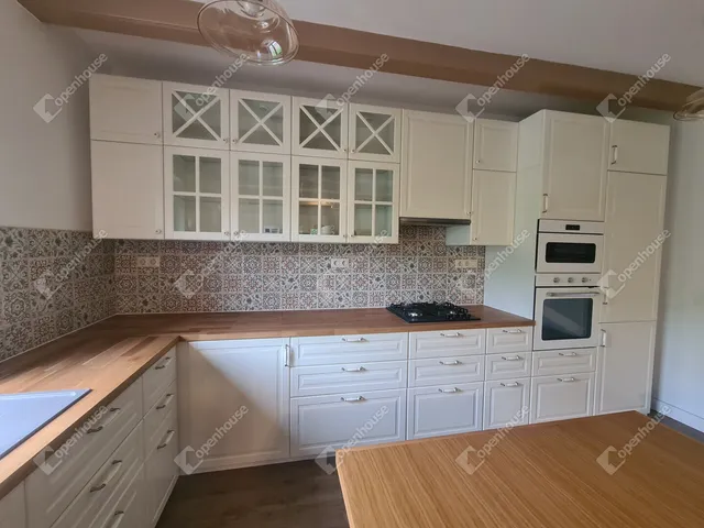 Eladó ház Pannonhalma 179 nm