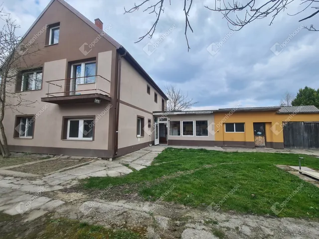Kiadó ház Dunaszeg 165 nm