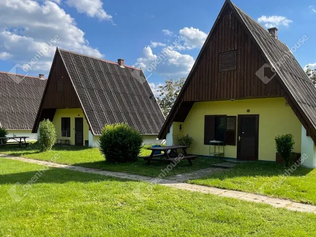 Eladó ház Mecsér 220 nm