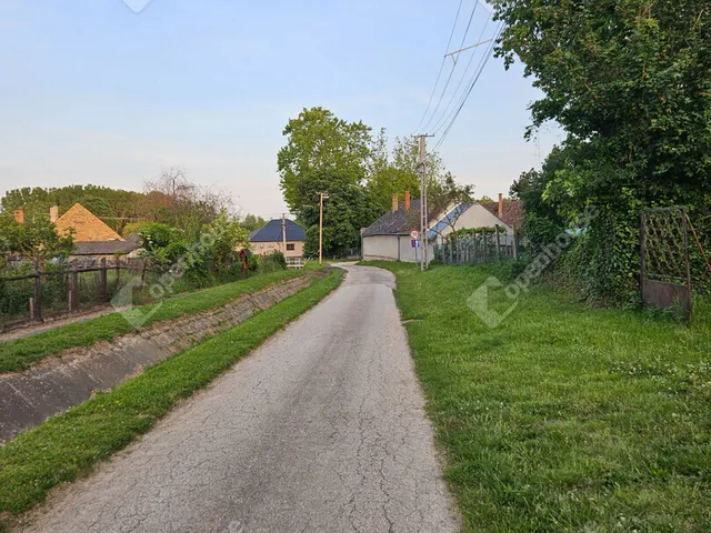 Eladó telek Bakonypéterd 734 nm