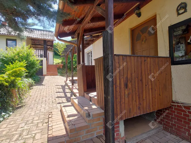 Eladó ház Győrújbarát 180 nm