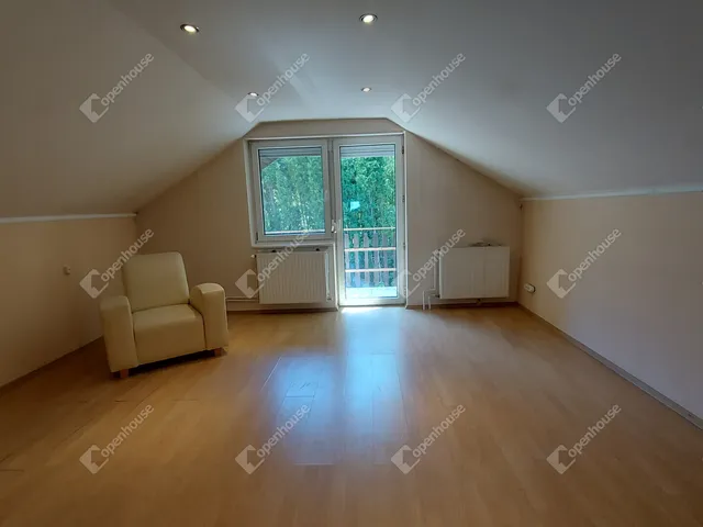Eladó ház Győrújbarát 180 nm