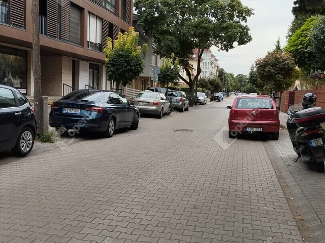 Eladó kereskedelmi és ipari ingatlan Győr, Nádorváros 59 nm