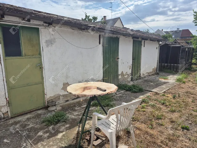 Eladó ház Pápa, Tókert 70 nm