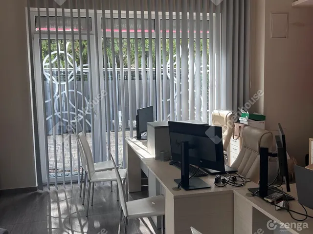 Kiadó kereskedelmi és ipari ingatlan Győr, Nádorváros 94 nm