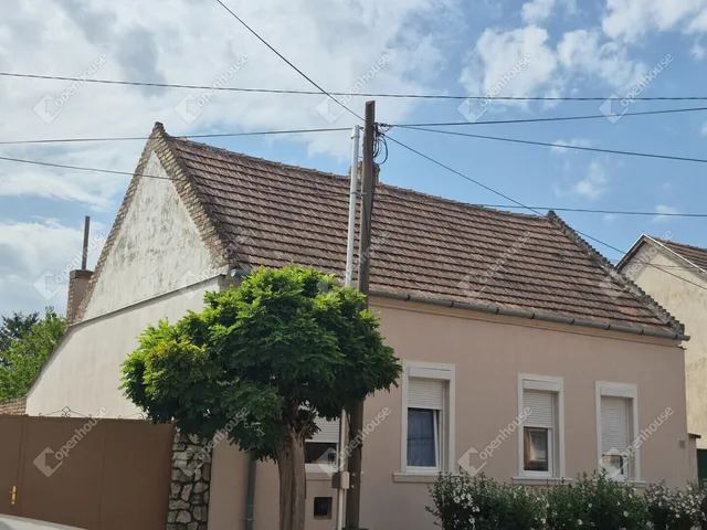 Eladó ház Pápa, Tókert 70 nm