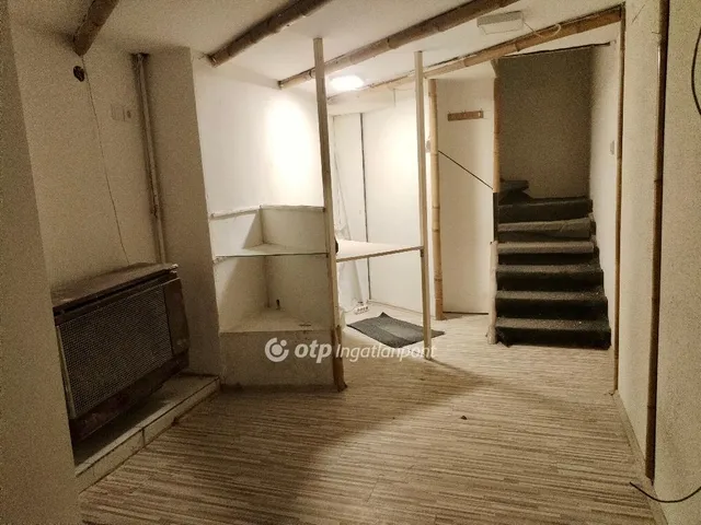 Eladó kereskedelmi és ipari ingatlan Budapest VI. kerület 21 nm