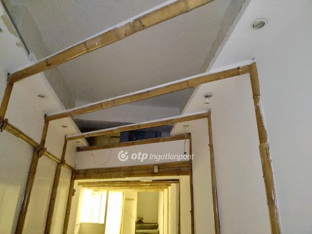 Eladó kereskedelmi és ipari ingatlan Budapest VI. kerület 21 nm