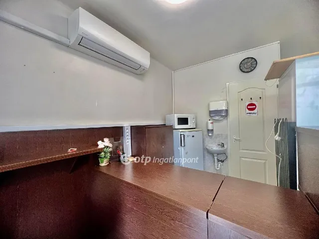 Eladó kereskedelmi és ipari ingatlan Budapest XVII. kerület 22 nm