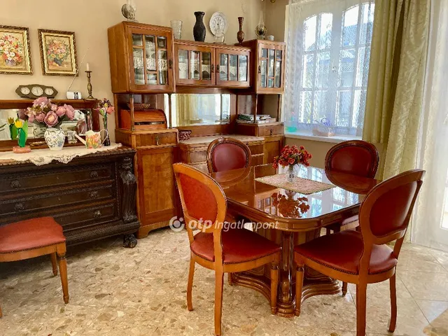 Eladó ház Penc 190 nm