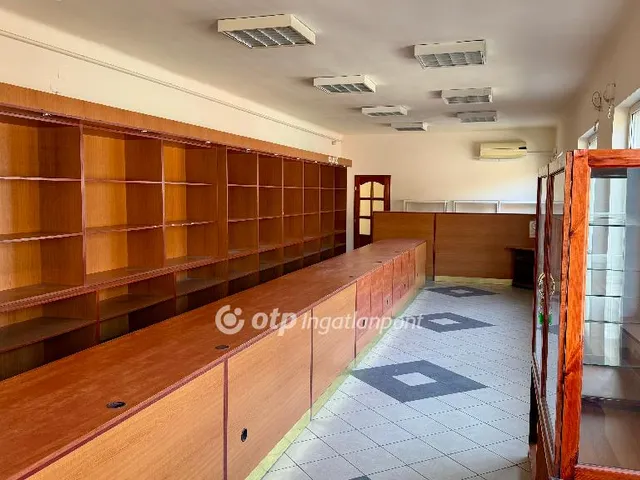 Kiadó kereskedelmi és ipari ingatlan Budapest XX. kerület 157 nm
