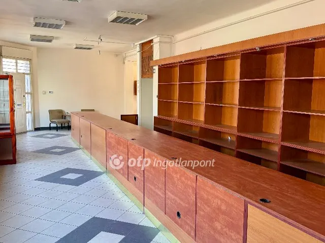 Kiadó kereskedelmi és ipari ingatlan Budapest XX. kerület, Pesterzsébet 157 nm