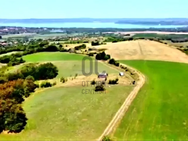 Eladó telek Kőröshegy 3792 nm