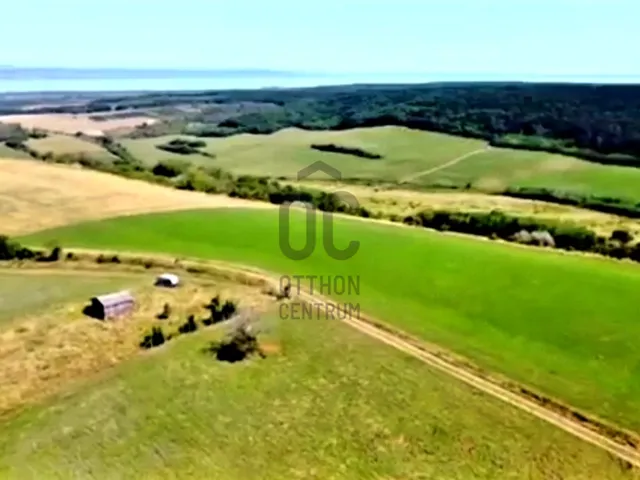 Eladó telek Kőröshegy 3792 nm