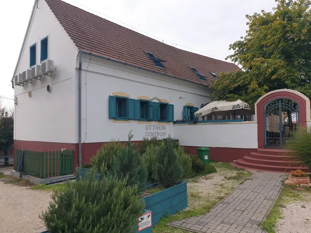 Eladó kereskedelmi és ipari ingatlan Szólád 480 nm