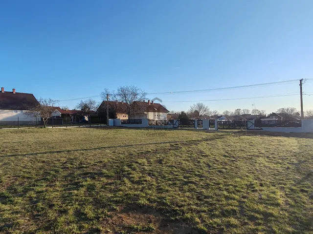 Eladó telek Balatonszárszó 373 nm