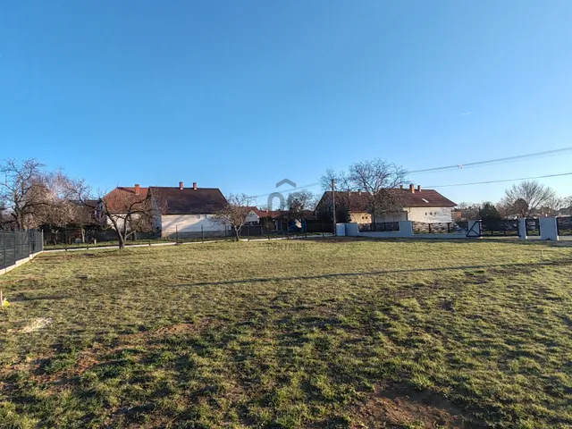 Eladó telek Balatonszárszó 373 nm