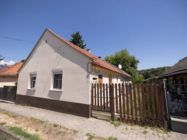 Eladó ház Kőröshegy 30 nm