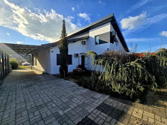 Eladó ház Zamárdi 210 nm